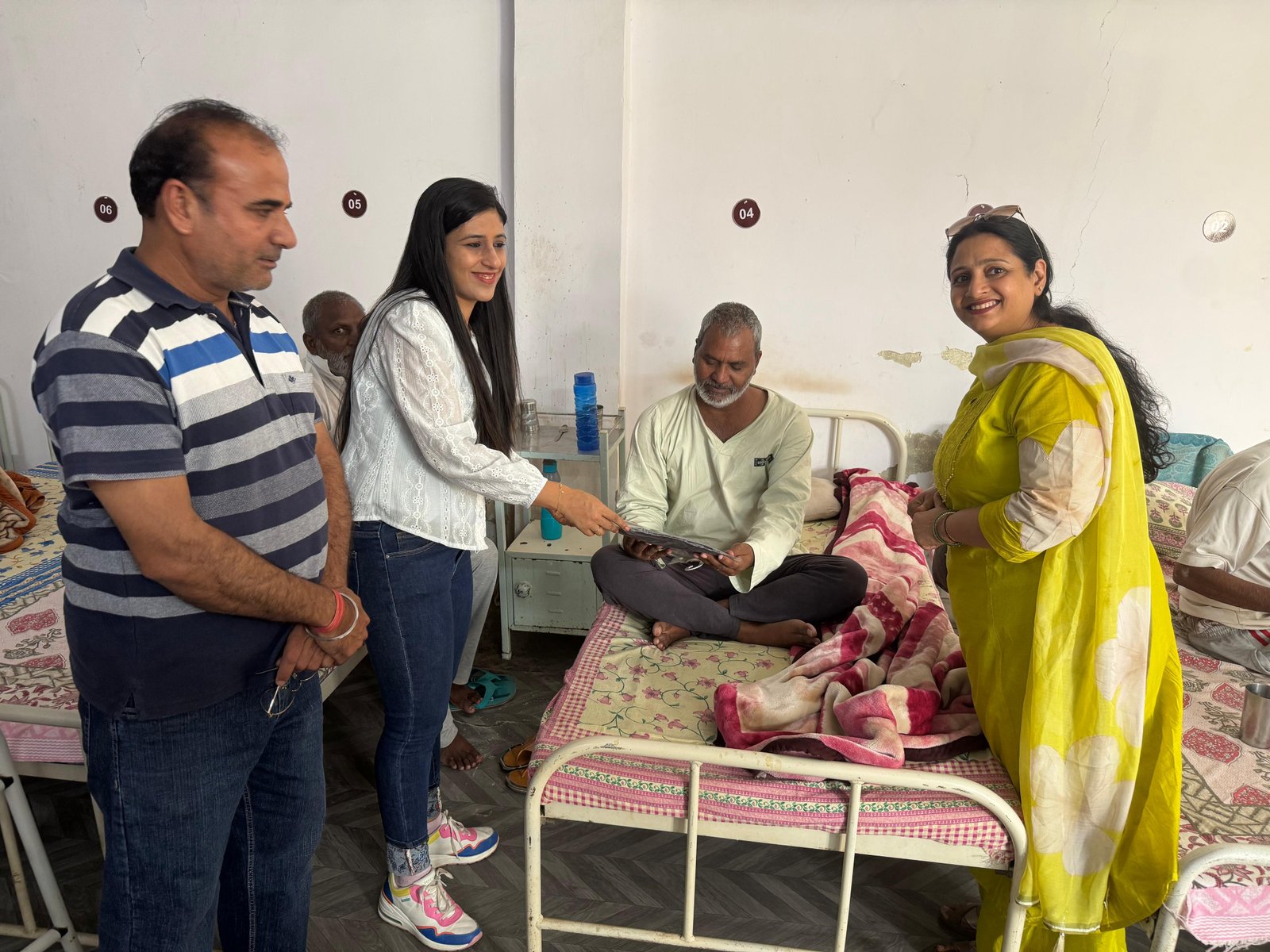 Supporters contributing to Shakuntala Sadan